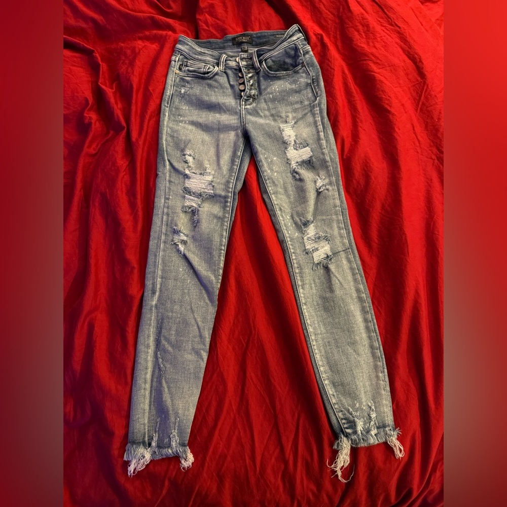Judy Blue Chic Distressed Skinny Jeans in light blue